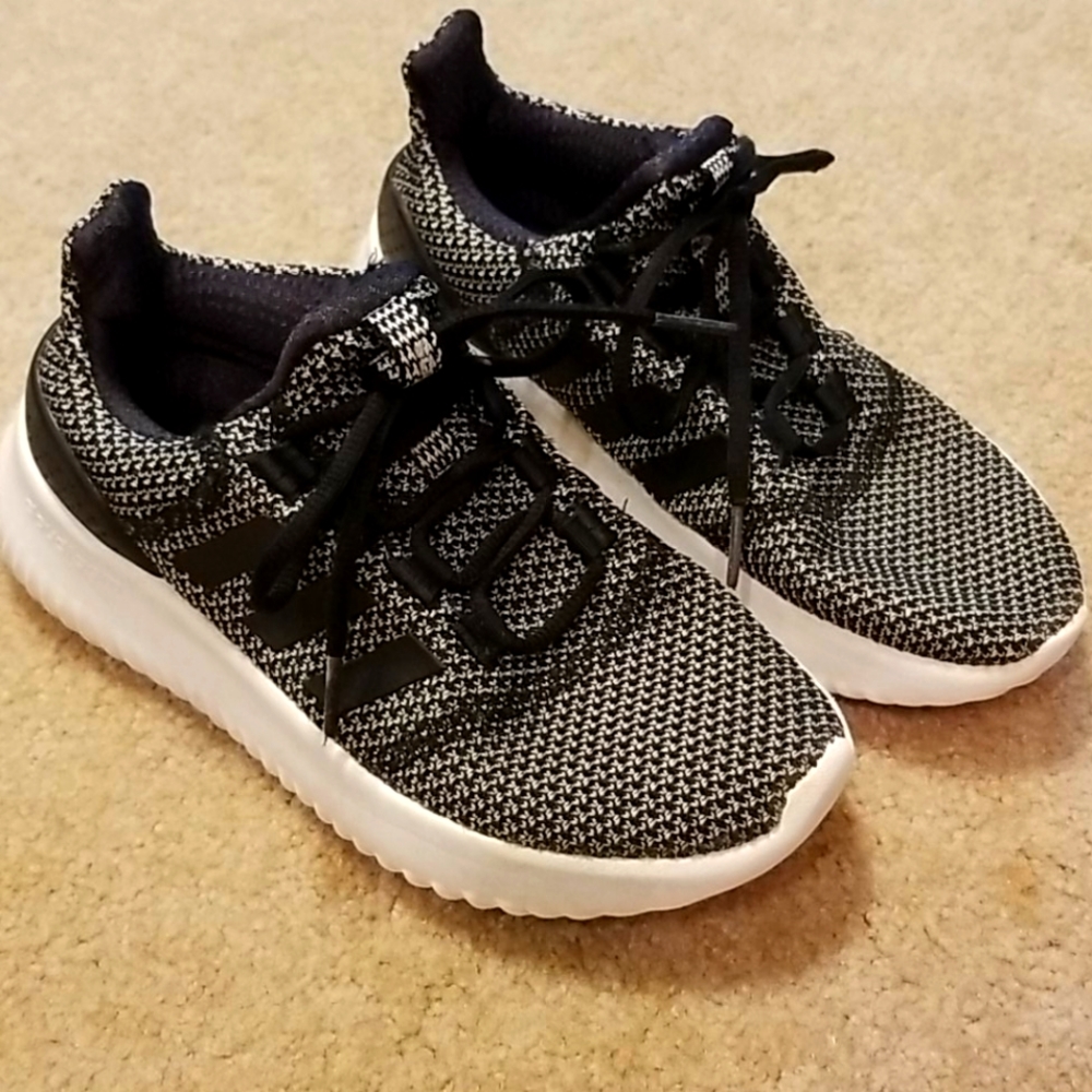 Boys Adidas tennis shoes